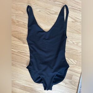 Londre Swimwear the Minimalist Bathing Suit in Black Size S